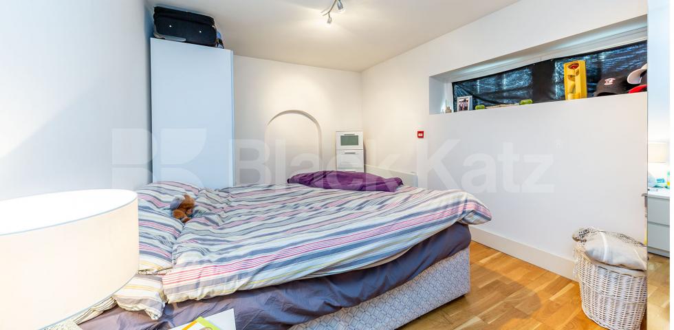 Spacious modern one bed with access to a communal garden  Camden Road, Camden